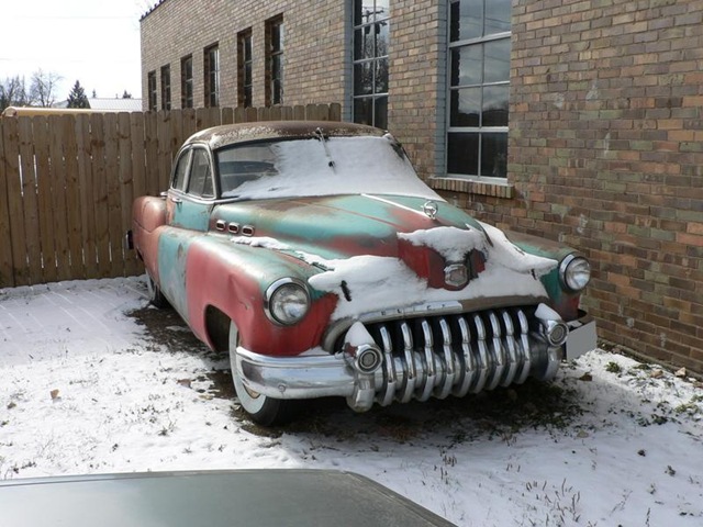 rusted buick -- like the rest of GM -- just rotting away